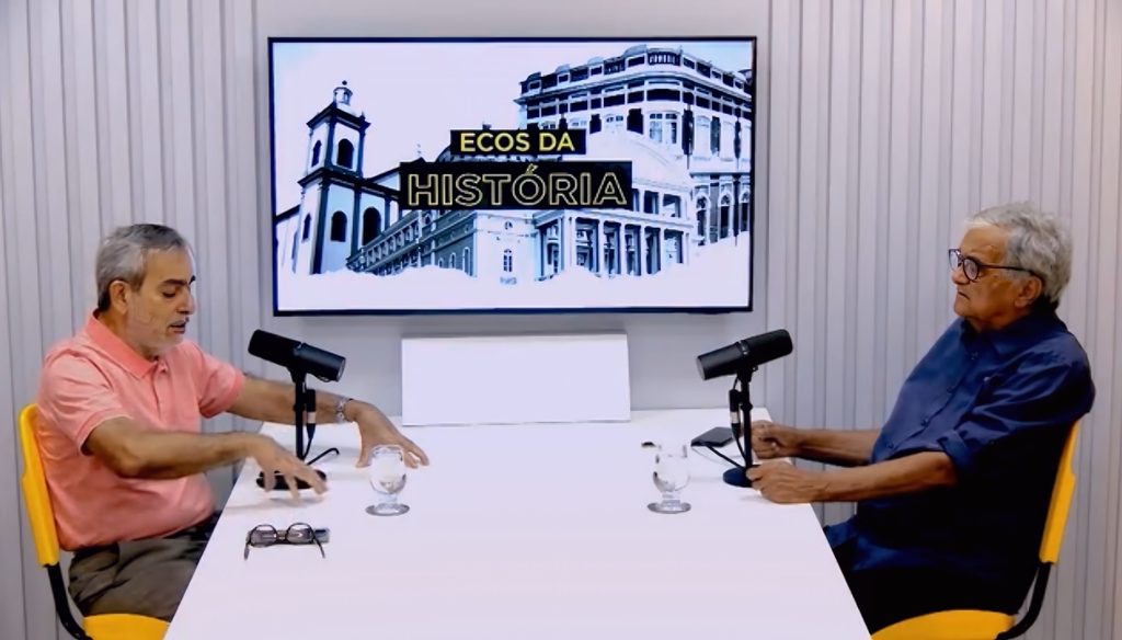 Acadêmico Robério Braga ao lado do jornalista Ademar Medeiros durante entrevista ao podcast Ecos da História, da TV Encontro das Águas.
